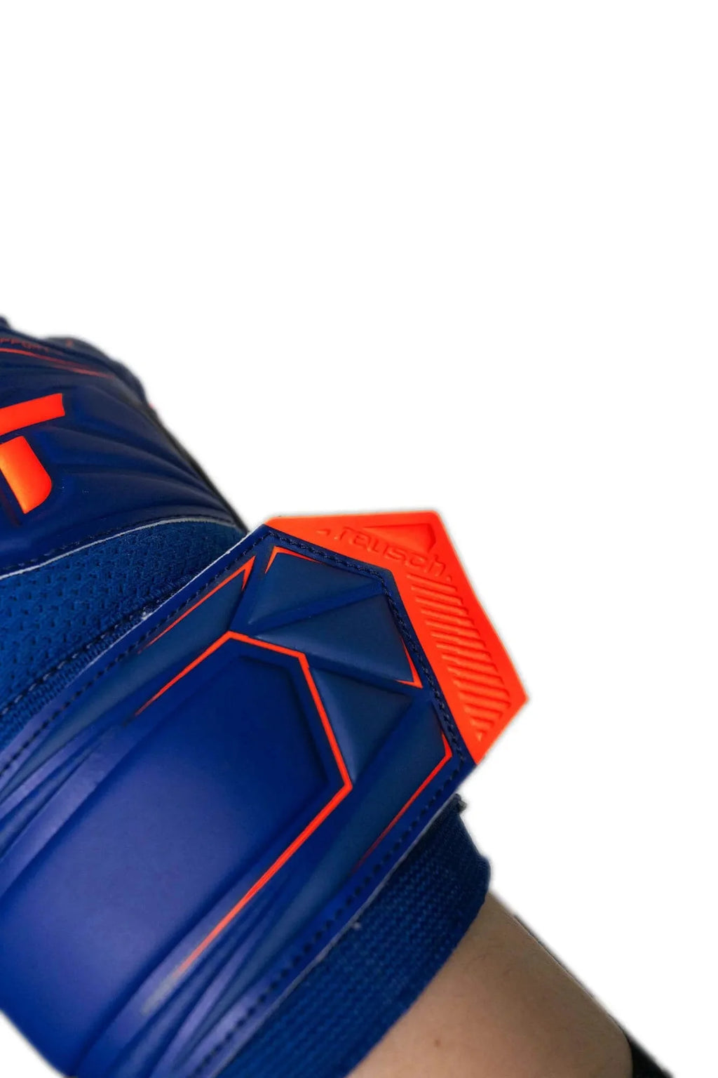 Reusch Attrakt Infinity Finger Support Goalkeeper Gloves
