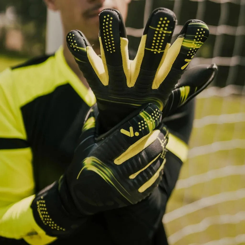 Storelli Silencer Menace GK Glove