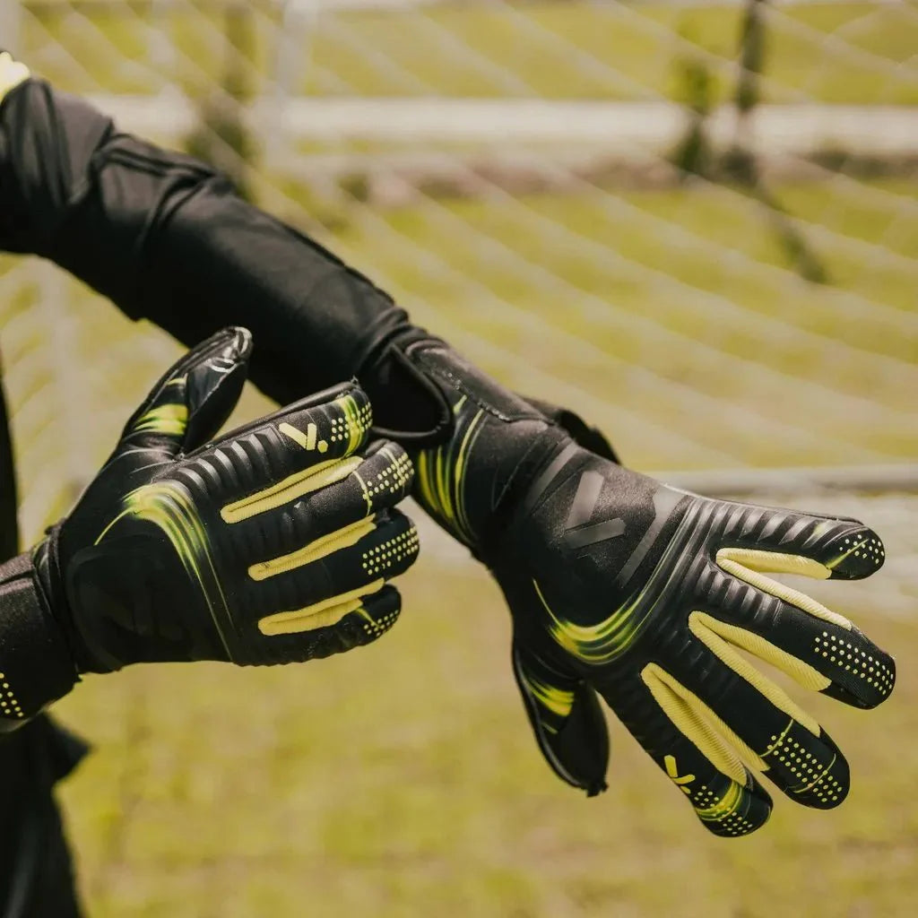 Storelli Silencer Menace GK Glove